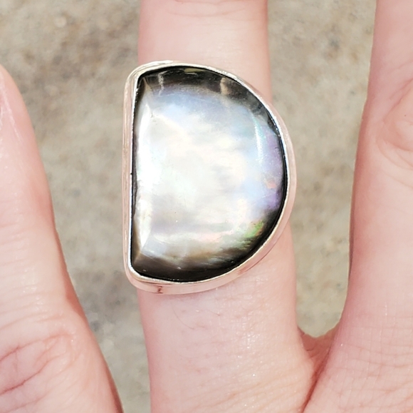 New Mother of Pearl 925 Silver Ring. - Picture 3 of 16